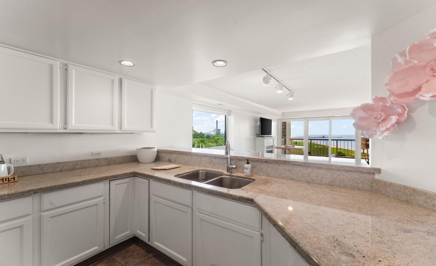 100 Lakeshore Dr.