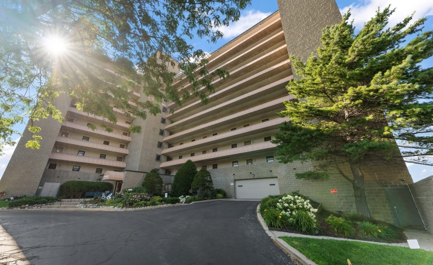 100 Lakeshore Dr.