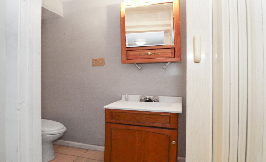 1/2 bath