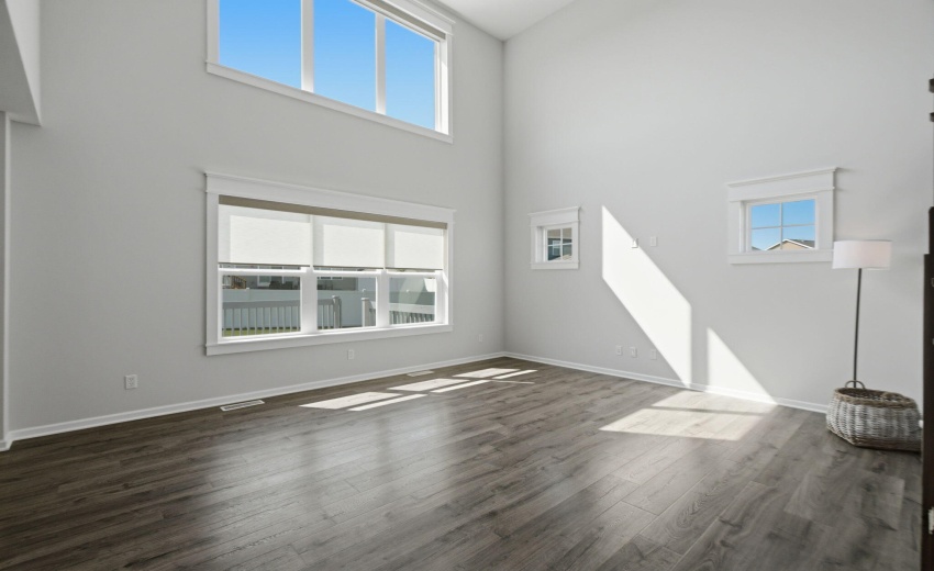 5Living Room-web-or-mls-DSC01874