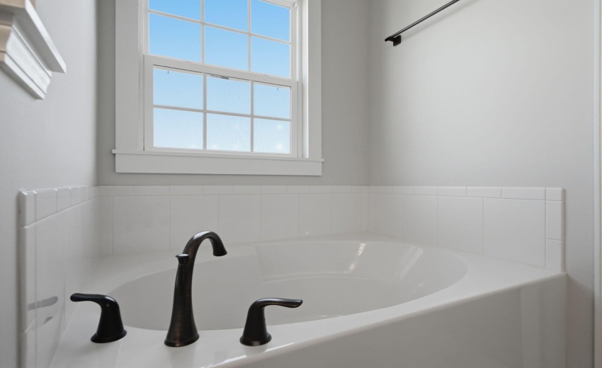 Primary Suite Bath Tub