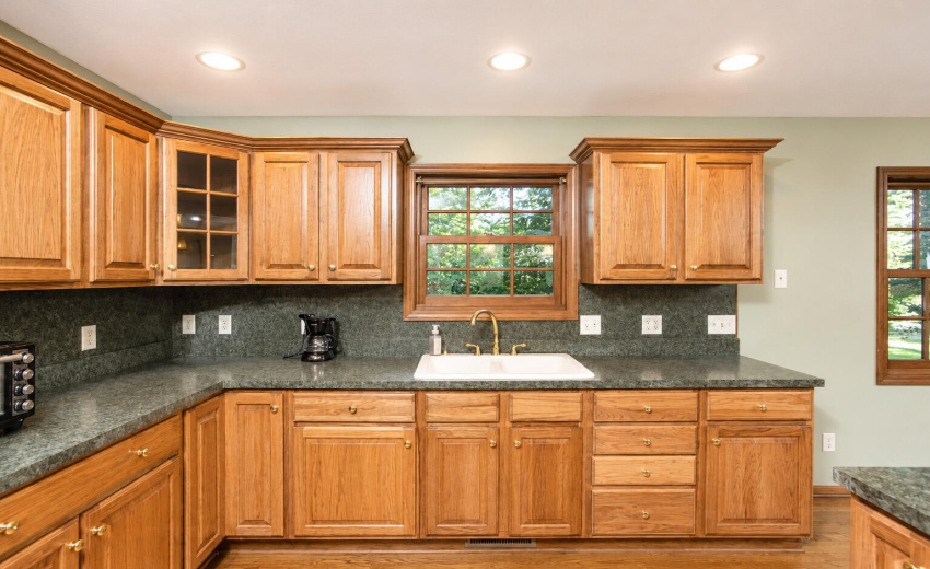 15Kitchen sink area