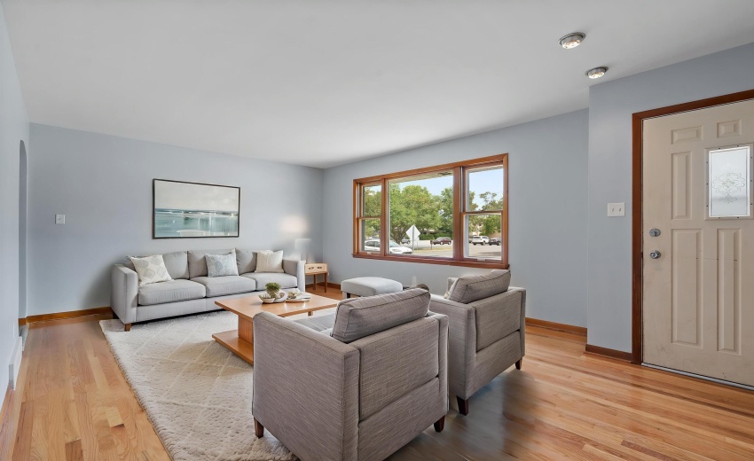 3-web-or-mls-DSC02401 - Living Room - St