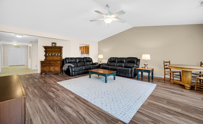 1220LR-FOYER