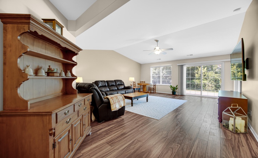 1220LIVING-PATIO