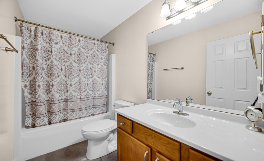 1220GUEST BATH