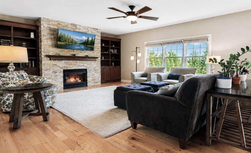 Kim - 9723 Elle Ave, St. John, IN 18