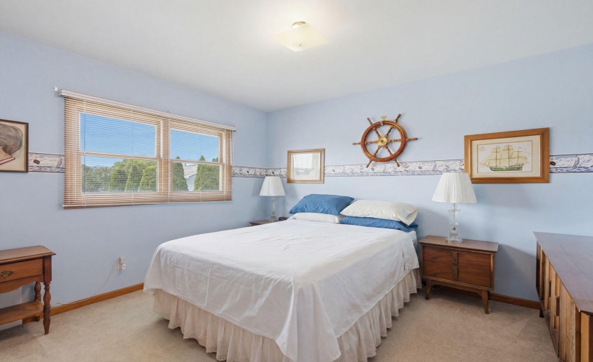 2nd bedroom