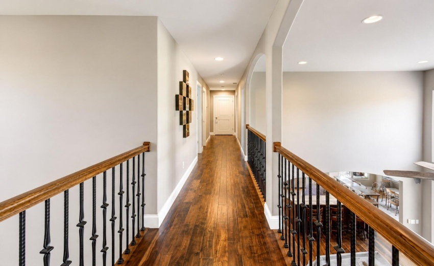 34 Hallway Upstairs