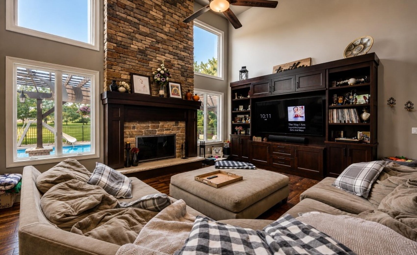 32 Living Room Nice