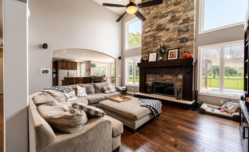 33 Living Room 3