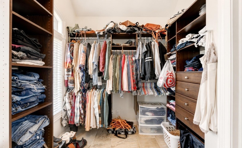 52 Closet 3