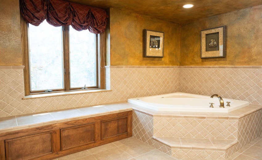 CORNER TUB