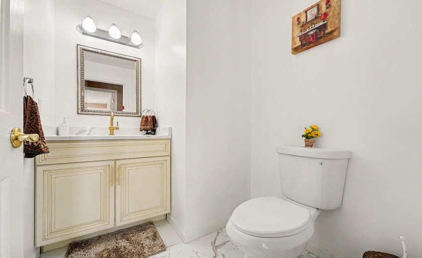 1103 main level bath