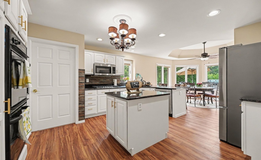 1103 Kitchen 3