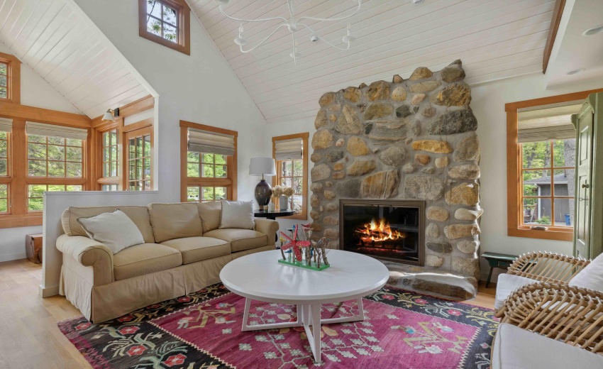 03_14Powhatan_165_LivingRoom_HiRes