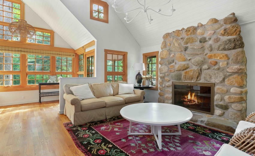 06_14PowhatanDr_165_LivingRoom_HiRes