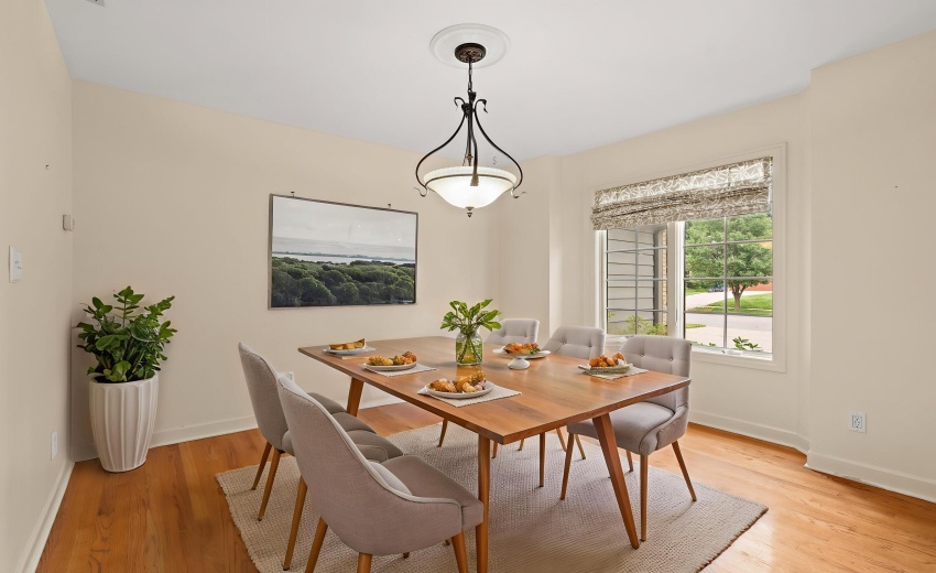 9-web-or-mls-DSC00132 - Dining Room - St