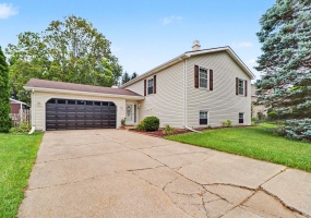 3707 Oak Grove Drive, Valparaiso, Indiana, 4 Bedrooms Bedrooms, 8 Rooms Rooms,2 BathroomsBathrooms,Residential,For Sale,Oak Grove,NRA842669