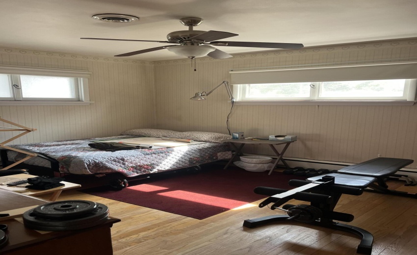Main upper Apt 2nd bed