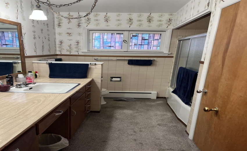 upper Full bathroom  Main