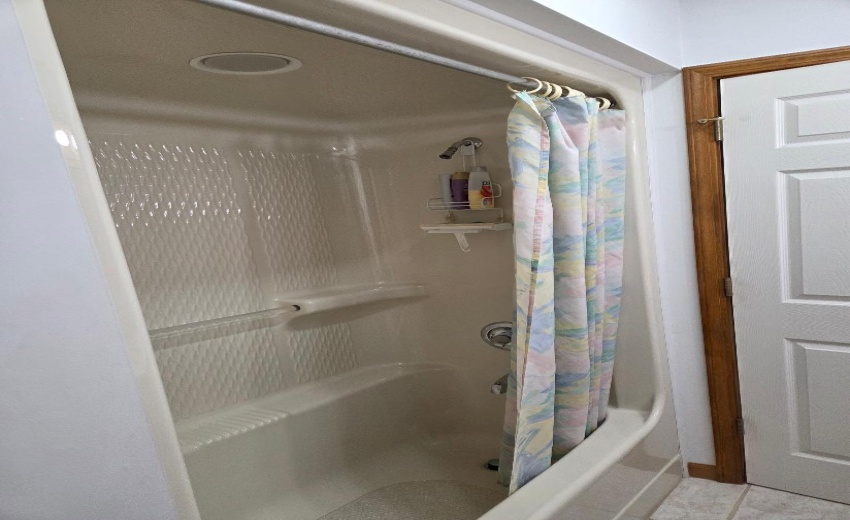 hall bath 1