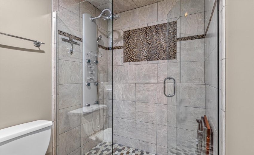 24-8832 Jefferson Ct.-24