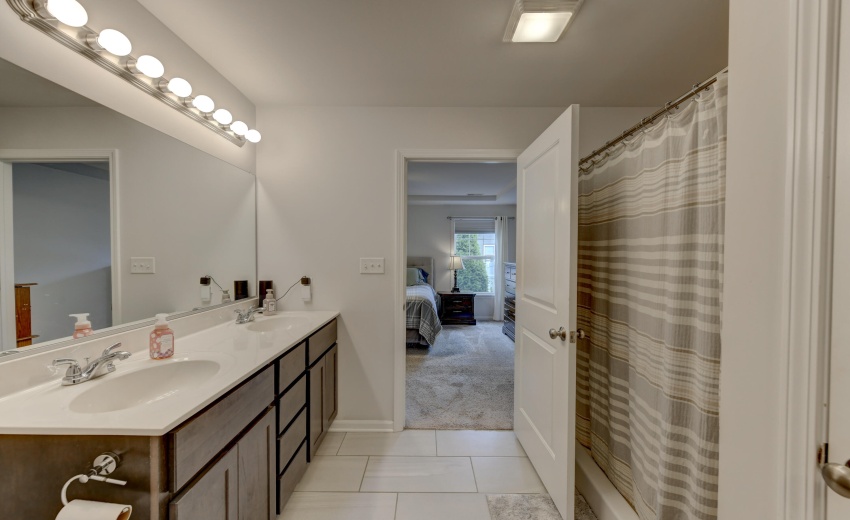 Main Bedroom Bath