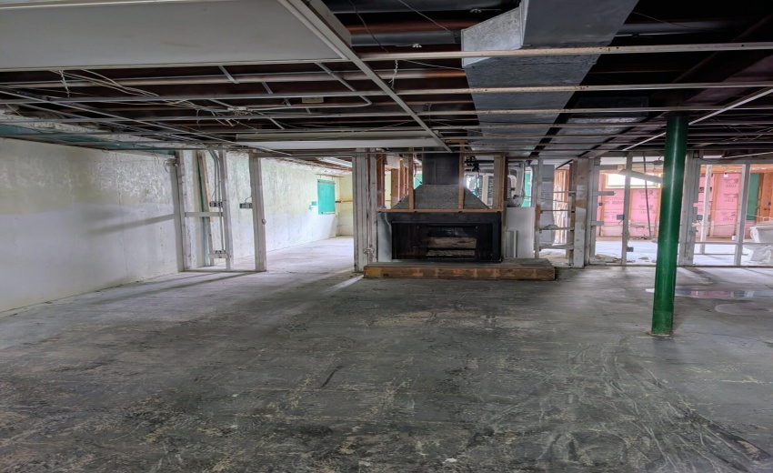 424 E Joliet base1