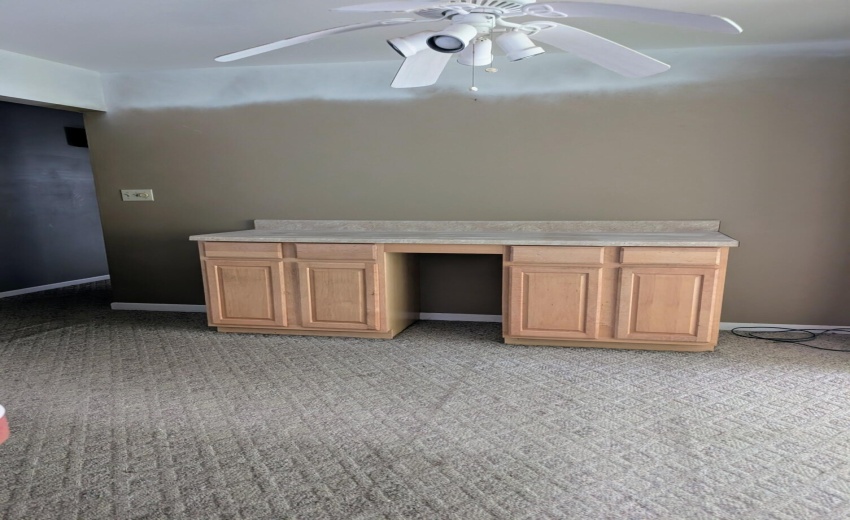 424 E Joliet dining room