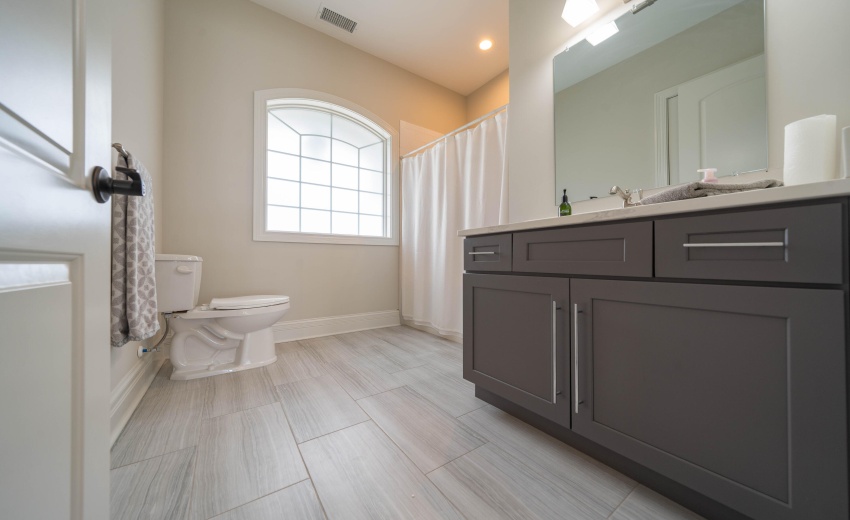 Bath-Office/Theater