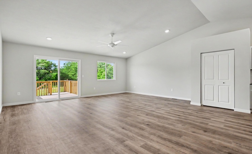 1 OES008-i2060 9.0 Great Room1