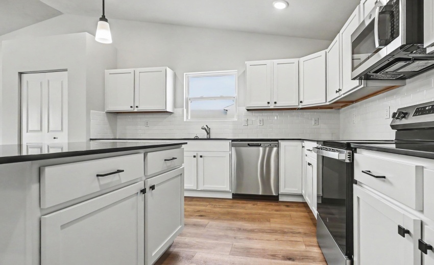 4 OES008-i2060 9.0 Kitchen2