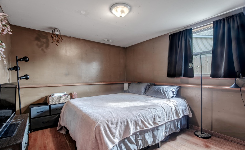 1412_Essex_Dr-021