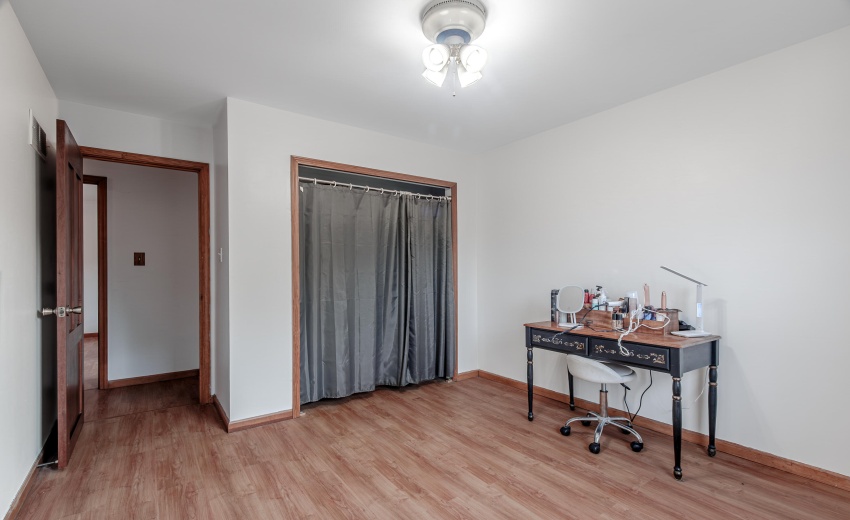 1412_Essex_Dr-018