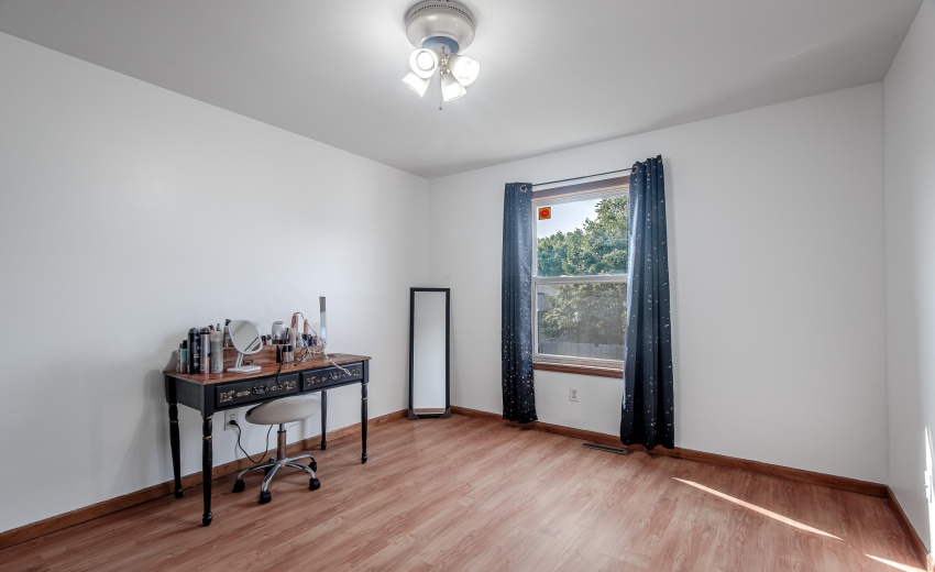 1412_Essex_Dr-017