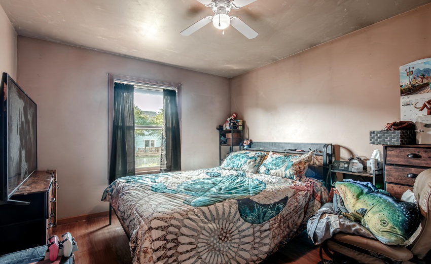 1412_Essex_Dr-015
