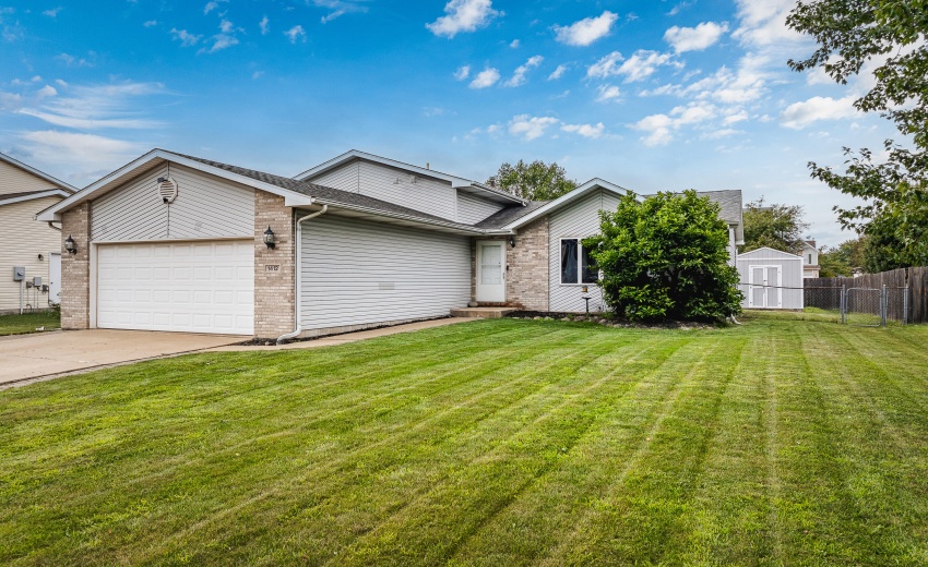 1412_Essex_Dr-001