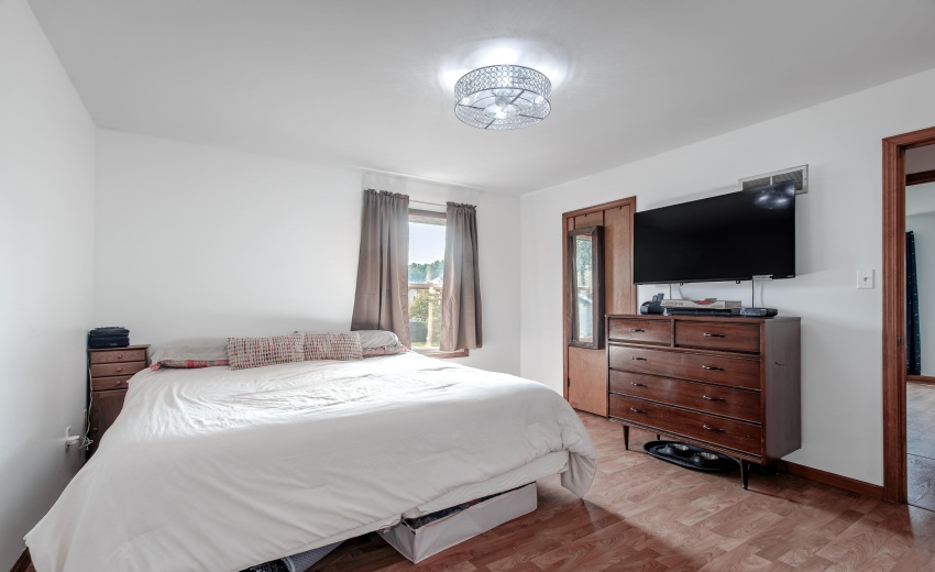 1412_Essex_Dr-013