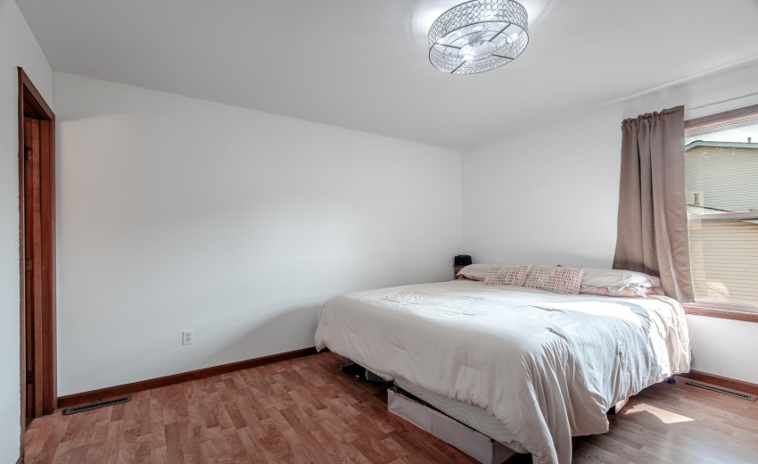 1412_Essex_Dr-012