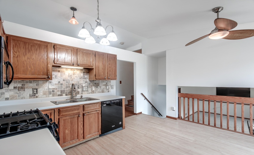1412_Essex_Dr-011