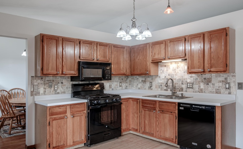 1412_Essex_Dr-010