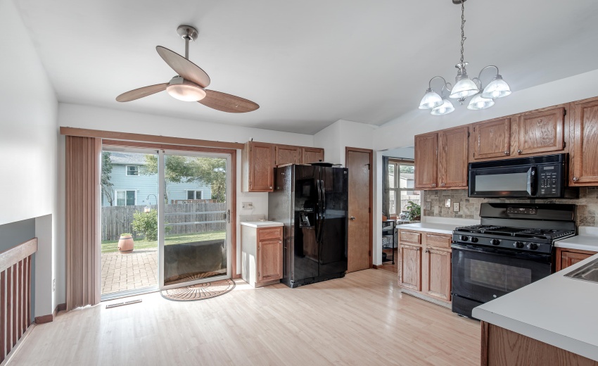 1412_Essex_Dr-009