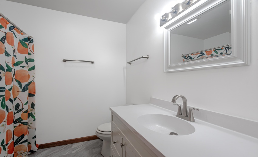 1412_Essex_Dr-016