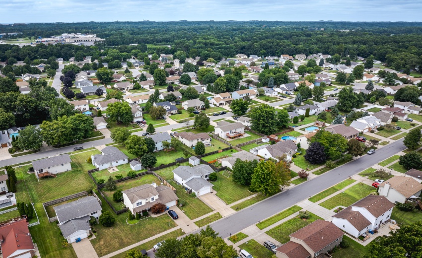 1412_Essex_Dr-004