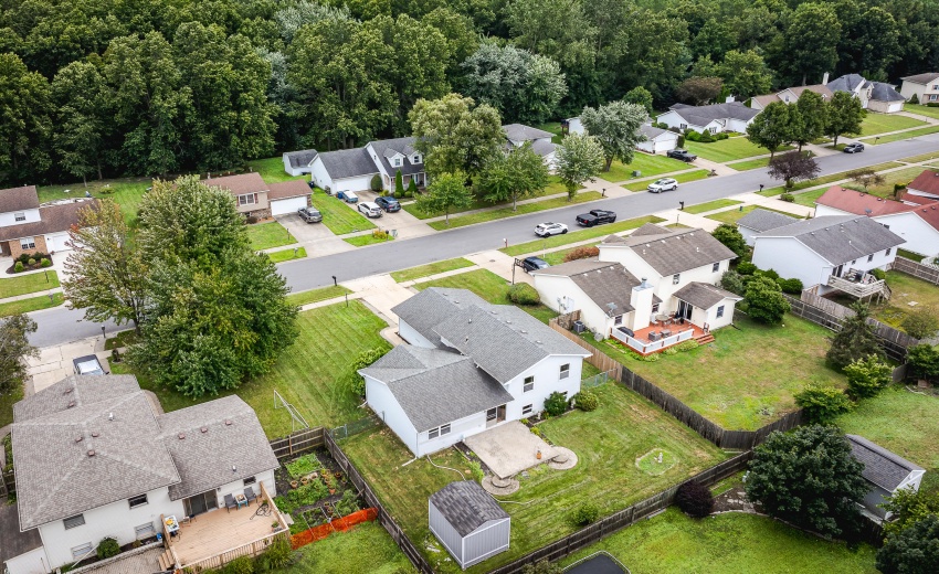 1412_Essex_Dr-025