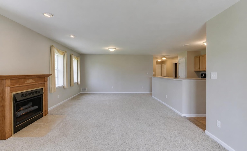 Livingroom/dining room no furniture