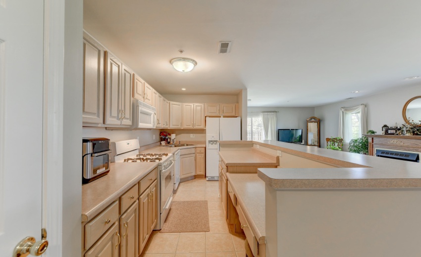 2515 Longwood-8