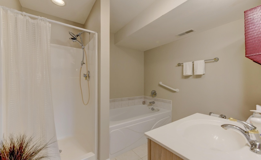1215 Longwood-16