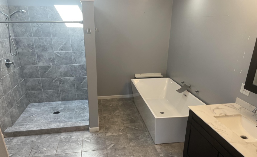 406 Northfield primary bathroom 1